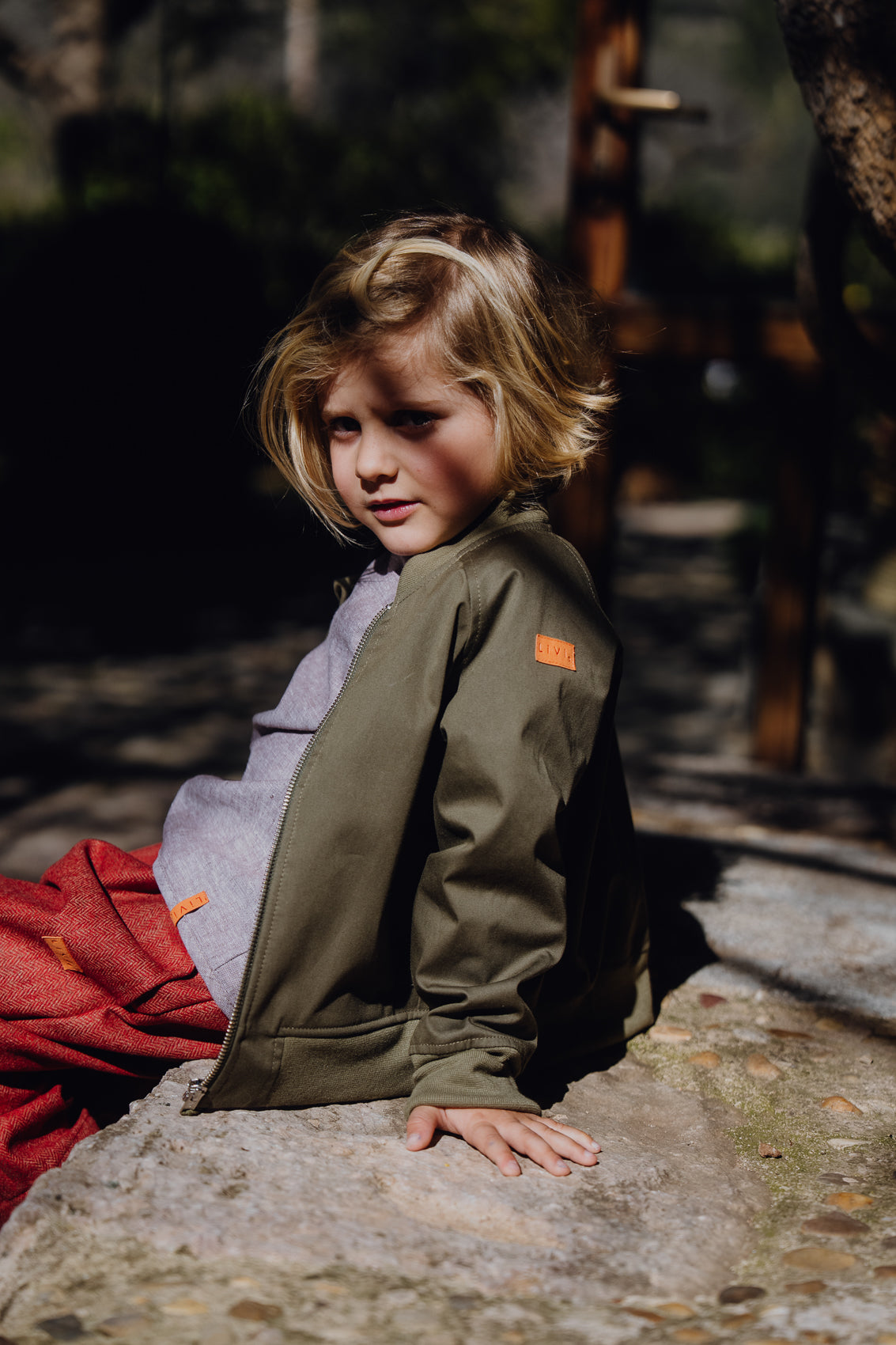 BOMBERJACKE AUS TRENCH GREEN